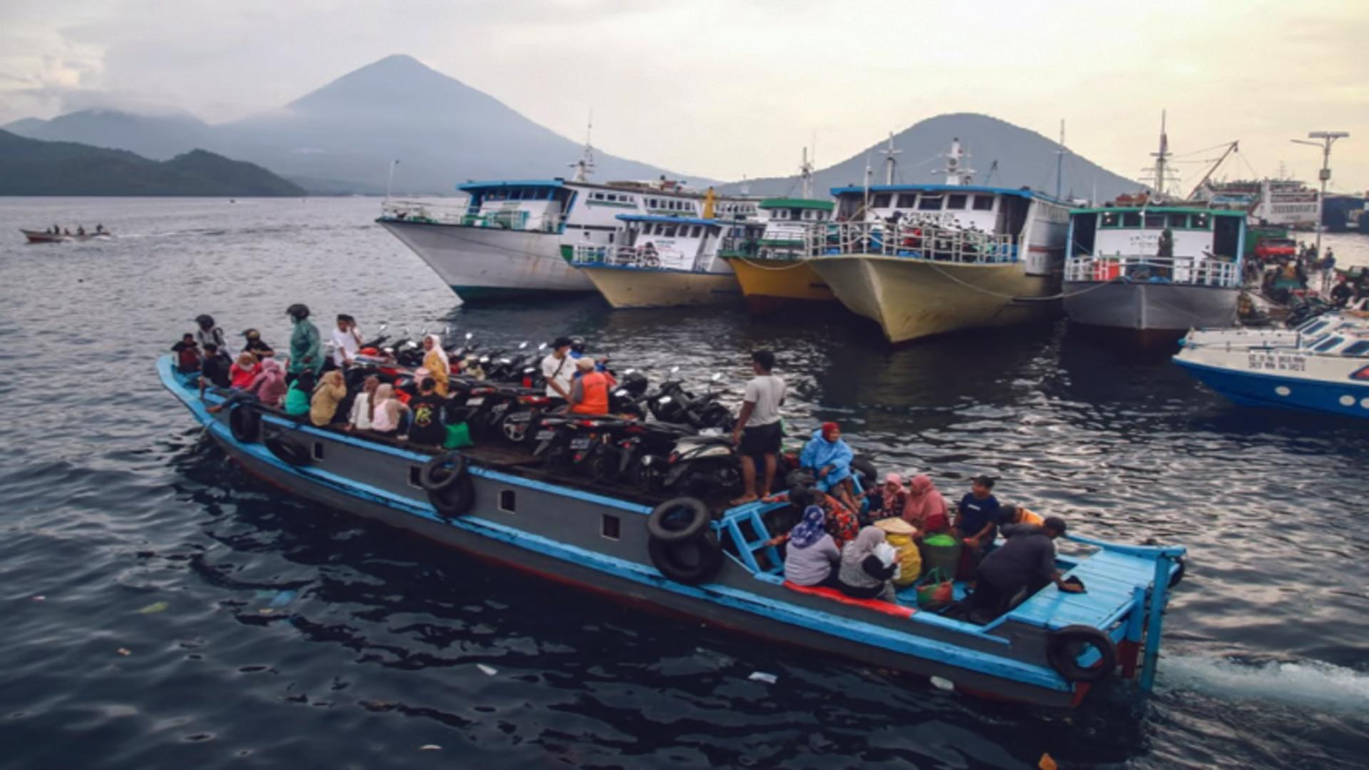 90 killed, over 25 missing after boat capsizes in Mozambique