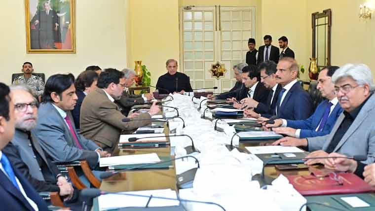 وزیرِاعظم کا چینی ذخیرہ اندوزوں کیخلاف سخت کارروائی کرنے کی ہدایت
