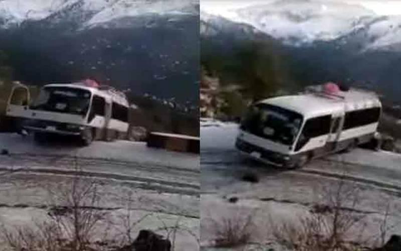 آزاد کشمیر کے ضلع حویلی میں کوسٹر کھائی میں گرگئی، 5 افراد جاں بحق