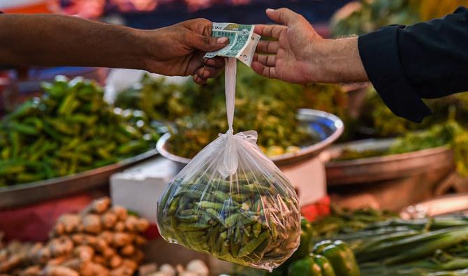 Pakistan’s inflation trends lower as food and energy prices fall