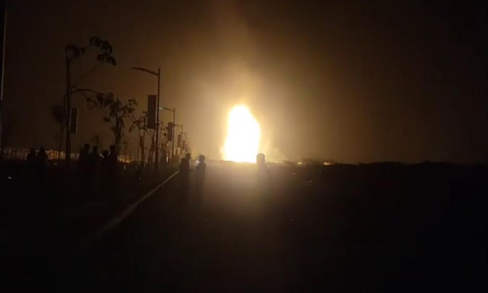 Karachi: Terrible fire near oil refinery, fire not controlled after hours