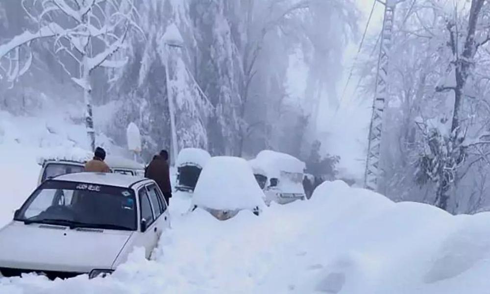 Intermittent rain, snowfall in Azad Kashmir