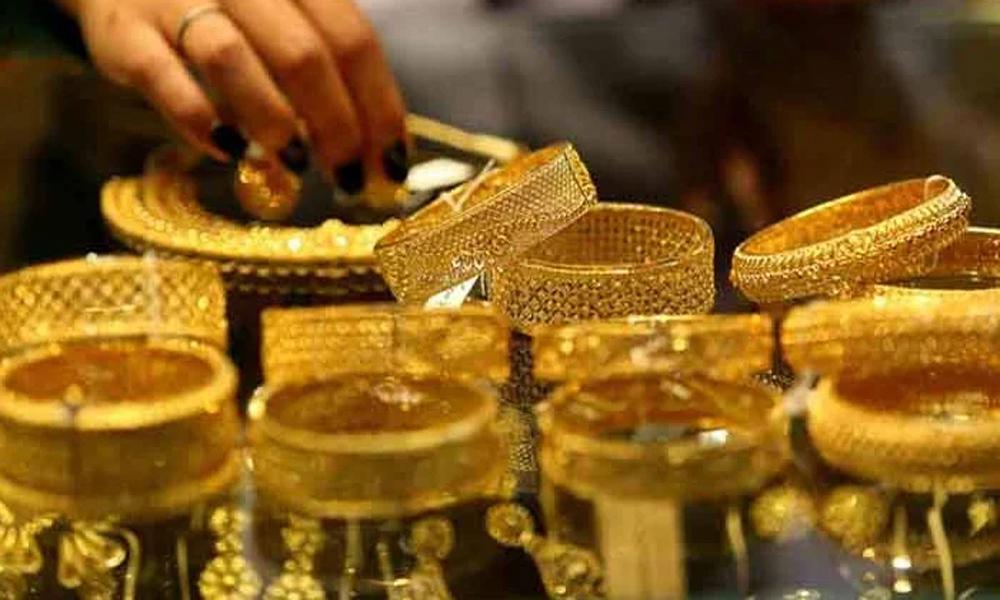 Gold price surges by Rs1,620 per tola