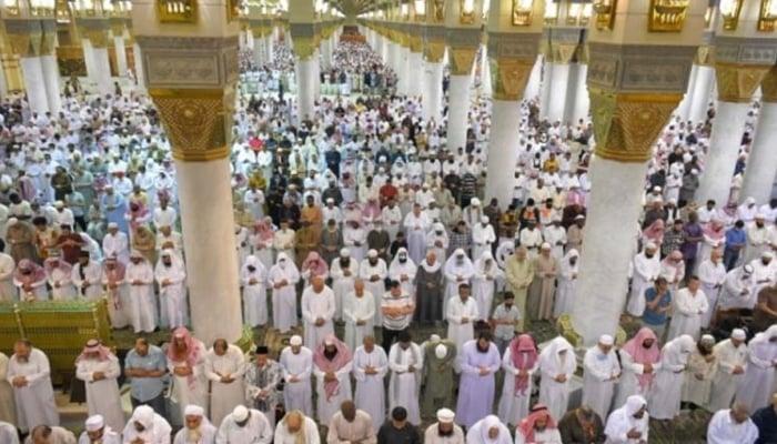 سعودی عرب، متحدہ عرب امارات اور قطر میں آج عیدالفطر منائی جا رہی ہے
