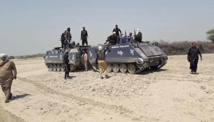 گھوٹکی :2گروہوں میں فائرنگ کا تبادلہ، ایک کروڑ سر کی قیمت والا ڈاکو ہلاک