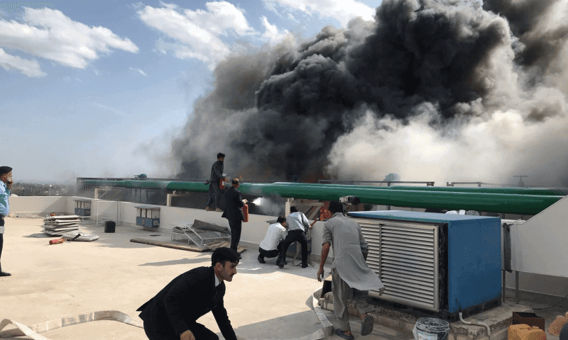اسلام آباد کے نجی ہو ٹل میں آتشزدگی  ، ریسکیو گاڑیاں آگ  پر قابو پانے میں مصروف