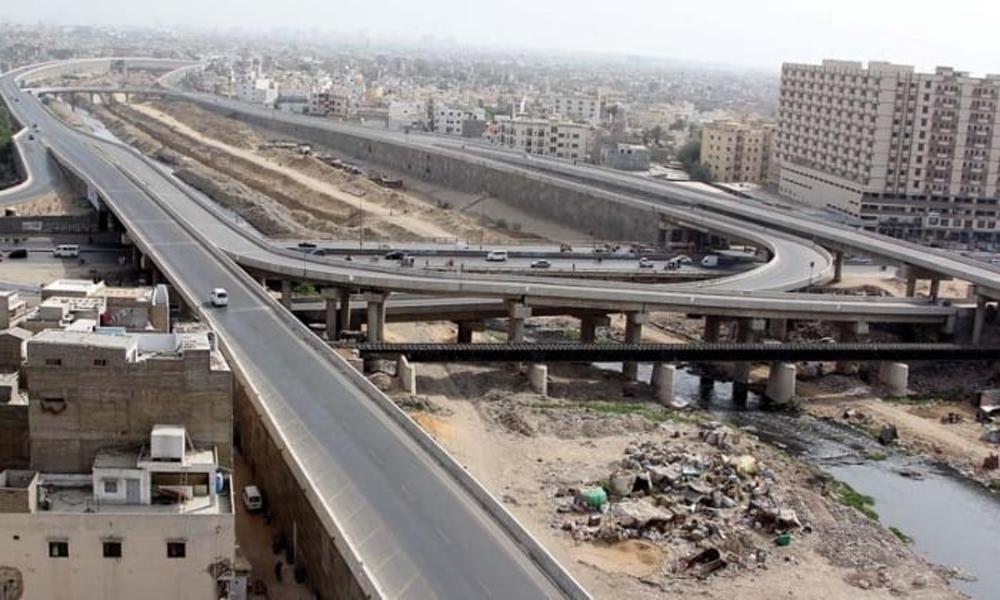 Dumper hits 3 vehicles on Lyari Expressway