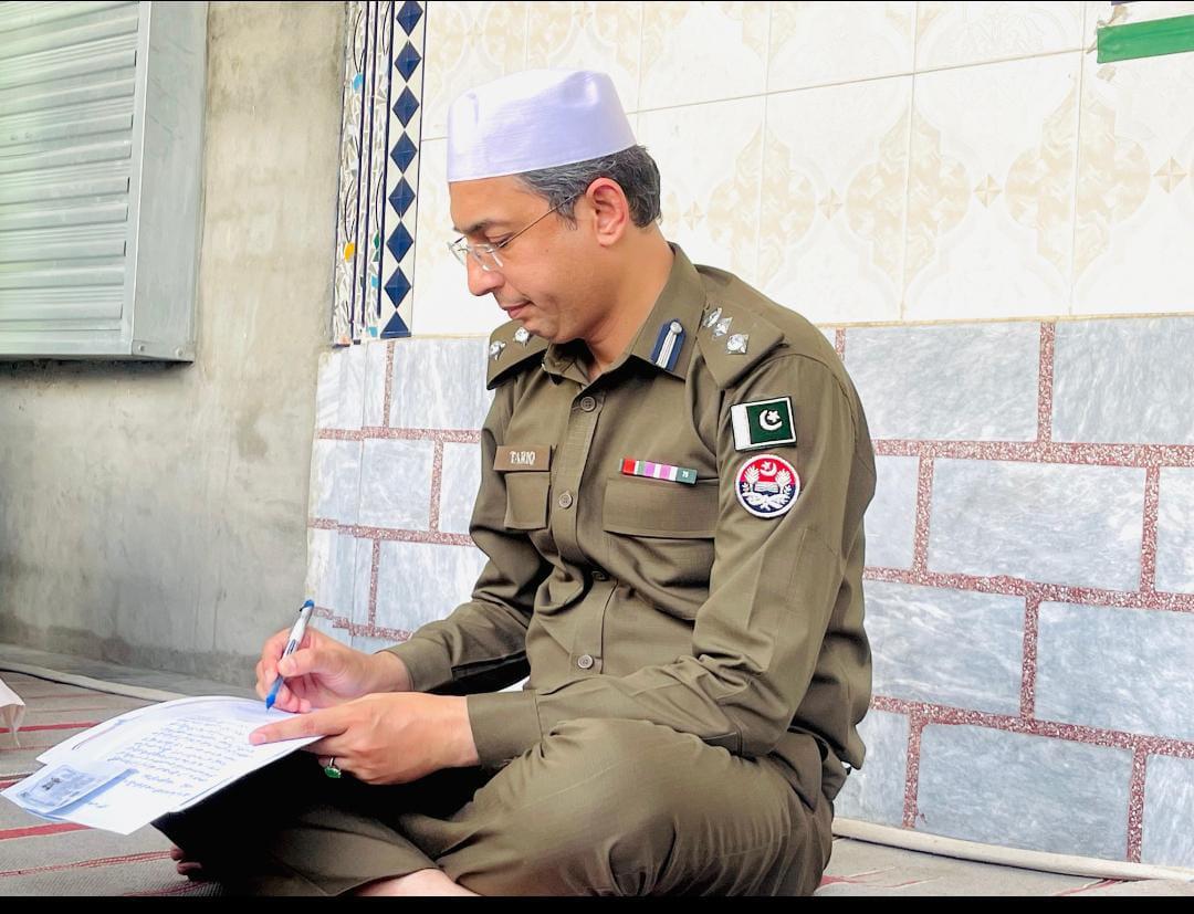 جہلم :ڈی پی او طارق عزیزکی کھلی کچہری ،شہریوں کے مسائل پر فوری کارروائی کا حکم
