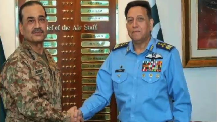 آرمی چیف کی سربراہ پاک فضائیہ سے ملاقات،بھارتی طیارے گرانے پر فضائیہ کو خراج تحسین پیش کیا
