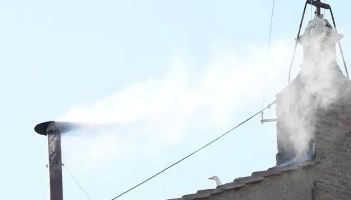 کیتھولک عیسائیوں کے نئے پوپ فرانسس کا انتخاب ہو گیا،چمنی سے سفید دھواں خارج