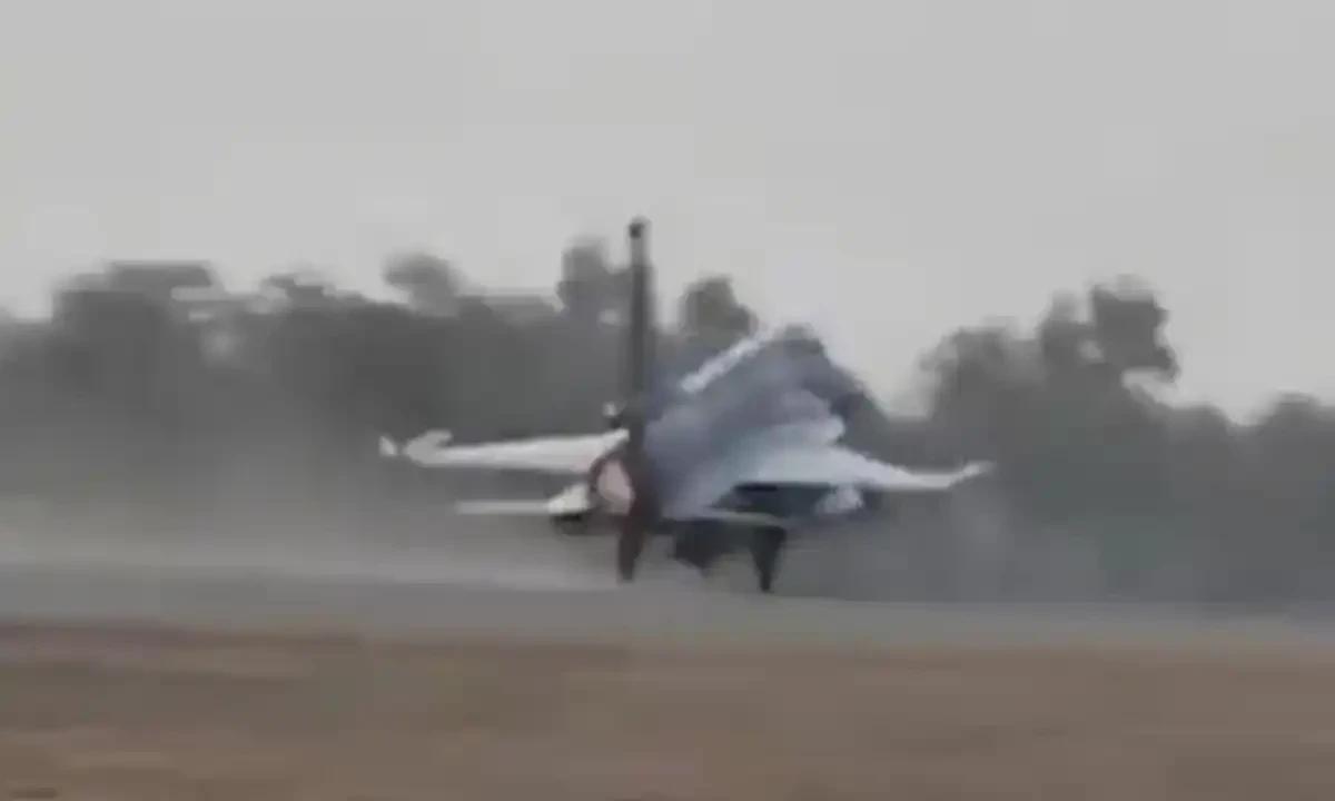 پاکستان کی جوابی کارروائی ،بھارتی S-400 دفاعی سسٹم تباہ کرنے والے JF-17 تھنڈر کے مناظر سامنے آگئے