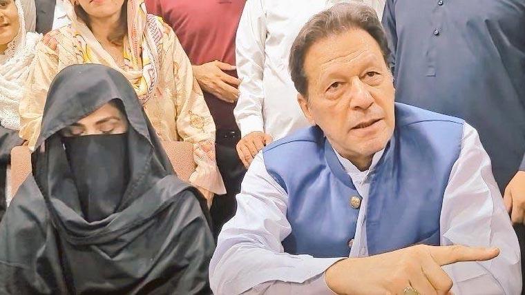 190 ملین پاؤنڈ کیس: بانی پی ٹی آئی اور اہلیہ  کی سزا معطلی کی درخواستوں پر فریقین کو نوٹس