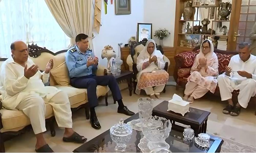 Air Chief Marshal Zaheer Babar visits martyred Sqn Ldr Usman Yousuf’s residence