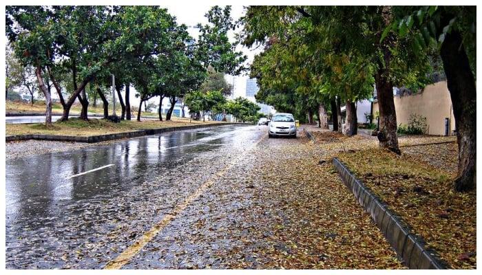 Rain, thunderstorm in twin cities, Peshawar after intense heat