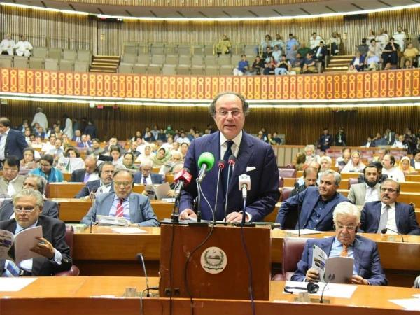 وفاقی بجٹ: دفاعی اخراجات کیلئے 2 ہزار 550 ارب مختص،تنخواہ دار طبقے اور پراپرٹی پر ریلیف