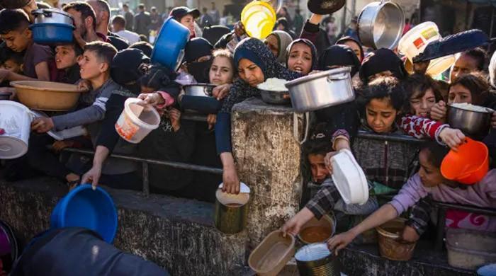 غزہ: اسرائیل کی ایک بار پھر امداد کے منتظر فلسطینیوں پر فائرنگ، 35 فلسطینی شہید