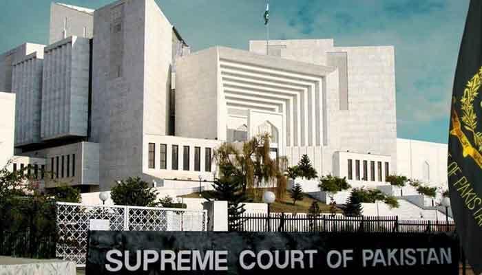 سویلین ملٹری ٹرائل کیس: اعتزاز احسن نے سپریم کورٹ کے فیصلے کے خلاف نظرثانی کی اپیل دائر کر دی