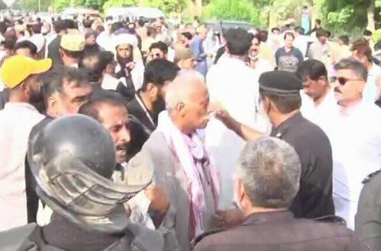 کراچی میں سندھ ایمپلائز الائنس کا احتجاج، پولیس کا لاٹھی چارج اور واٹر کینن کا استعمال
