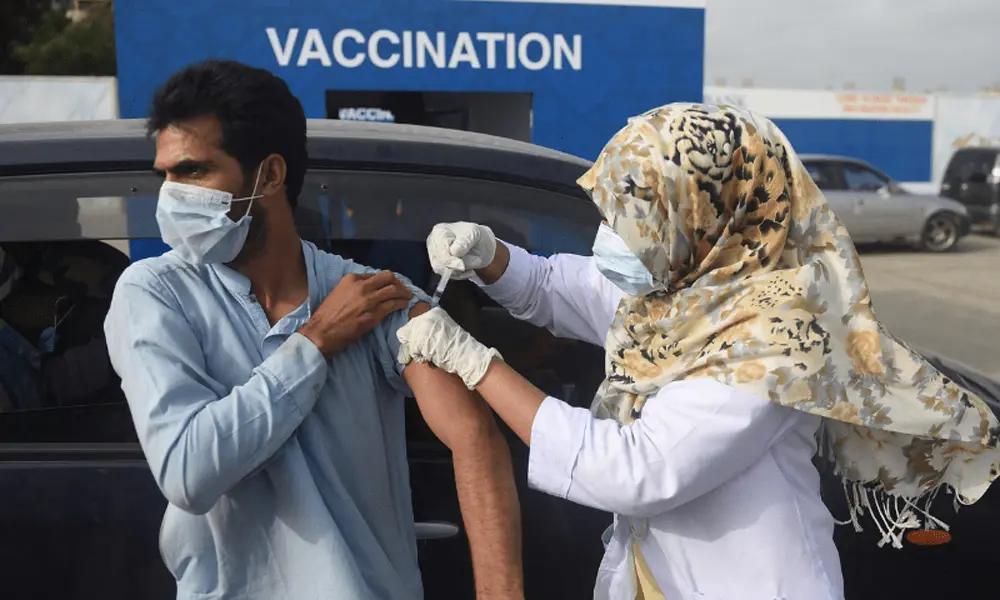 سندھ سرکار نے کورونا وباء  کے دوران عارضی طور پر بھرتی کیے گئے ڈاکٹرز کو فارغ کر دیا