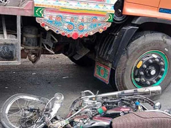 کراچی:  تیز رفتار واٹر ٹینکر نے ایک اور موٹرسائیکل سوارکی جان لے لی