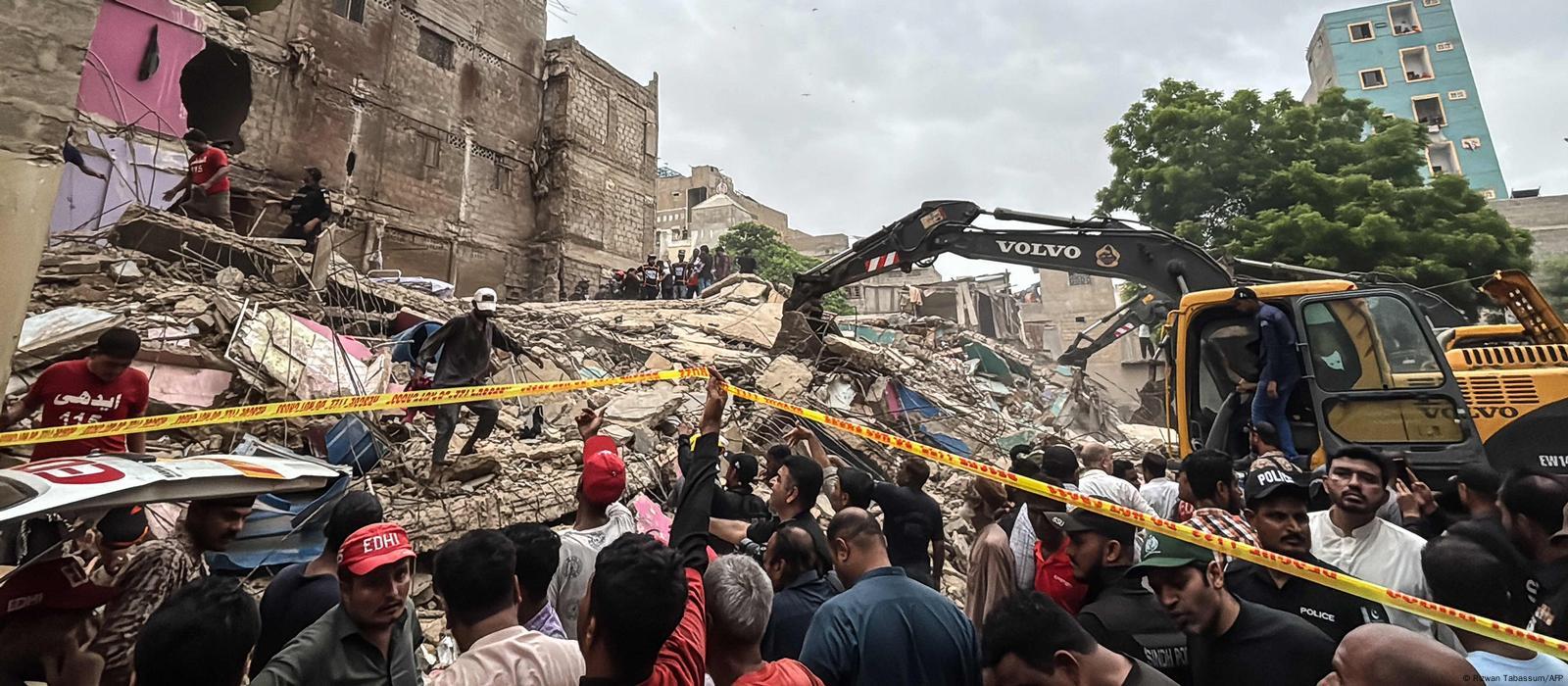 14 bodies recovered after Lyari building collapse