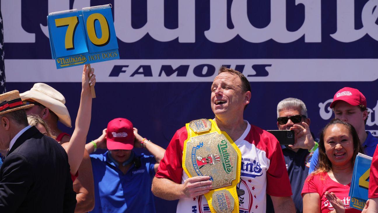 Chestnut reclaims Nathan's hot dog contest title