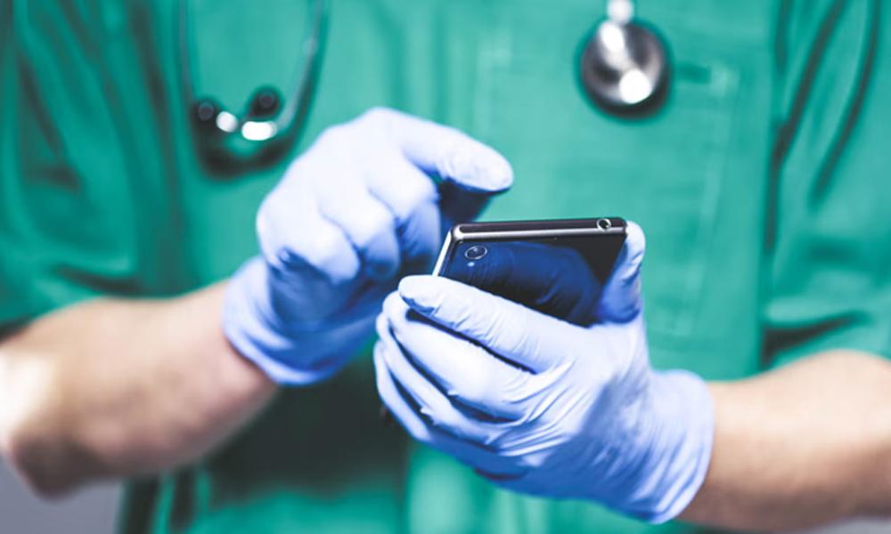 Staff below grade 18 in Punjab hospitals banned from using mobiles