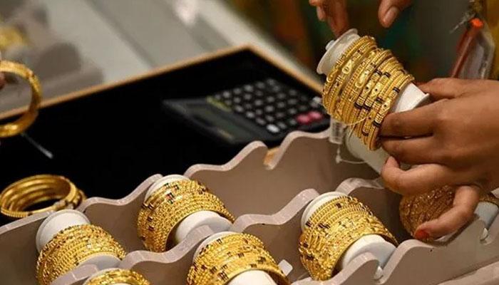 سونے کی قیمت میں بڑی کمی؛ فی تولہ نرخ 3000 روپے کم ہو گئے