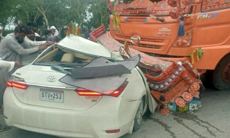 ڈیرہ اسماعیل خان : کار اور ٹرک کے درمیان خوفناک تصادم، کار میں سوار 5 افراد جاں بحق