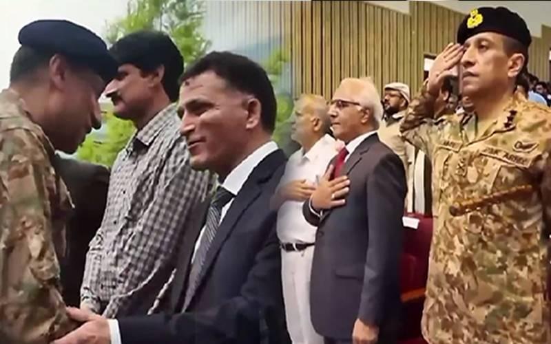 ڈی جی آئی ایس پی آر کا یونیورسٹی آف آزاد جموںکشمیر کا دورہ، طلبا سے ملاقات