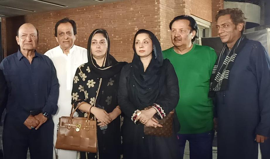 گلوکارہ شاہدہ منی کی رہائش گاہ پر مجلس عزا، شوبز ستاروں کی بڑی تعداد میں شرکت 