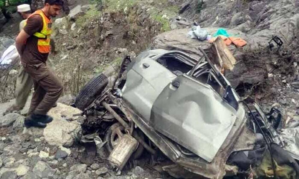 7 died as vehicle falls into ditch in Kurram