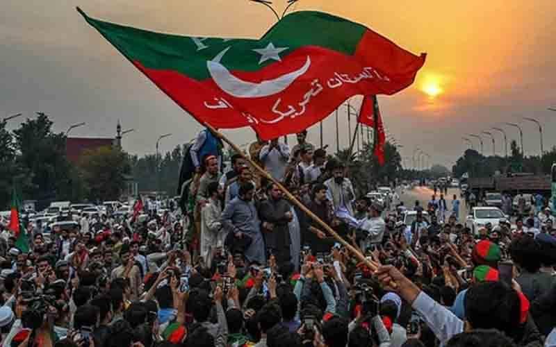 پی ٹی آئی قیادت کا قافلہ لاہور پہنچ گیا