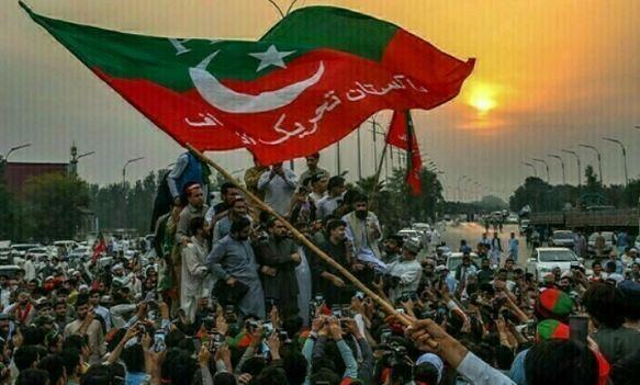 PTI caravan reaches Lahore; four detained
