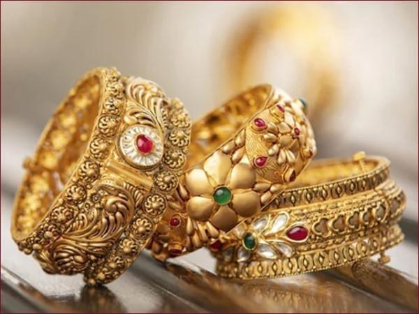 سونے کی قیمت میں مسلسل دوسرے روز بڑی کمی،فی تولہ کتنے کا ہو گیا؟