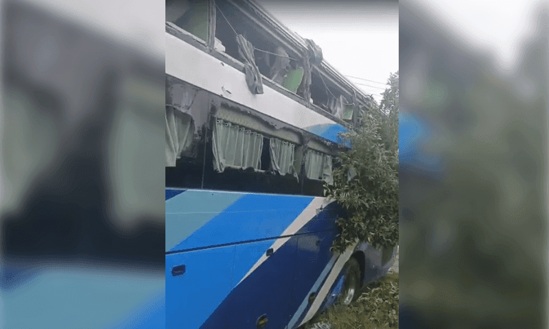 قلات: مسافر بس پر نامعلوم افراد کی فائرنگ،3 افرادجاں بحق ،متعدد زخمی