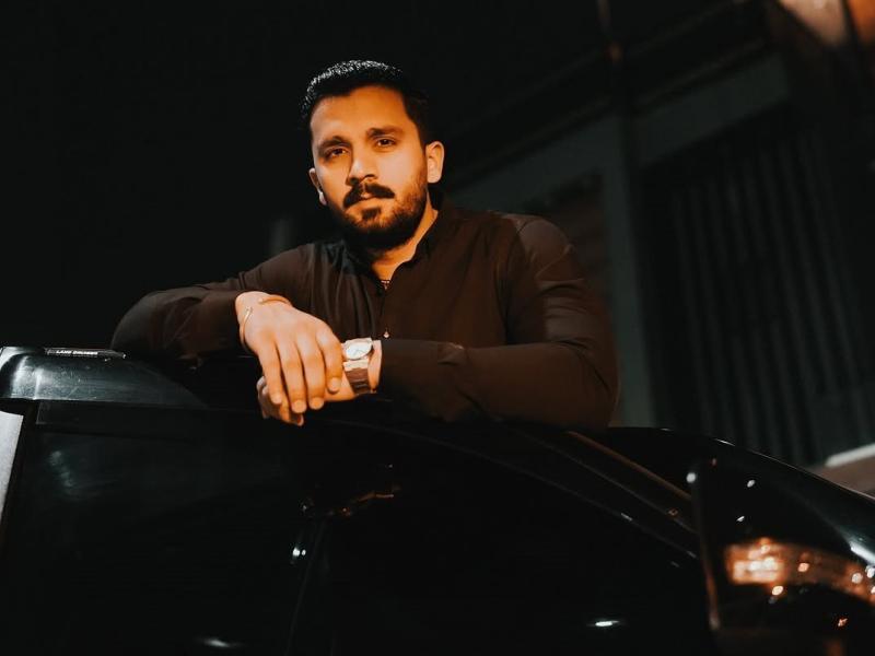 معروف یوٹیوبر رجب بٹ حالیہ تنازع کے بعد ملک چھوڑ کر چلے گئے