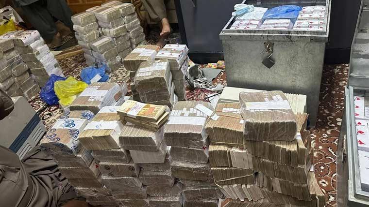 کوہستان میگا کرپشن  اسکینڈل: نیب نے ڈسٹرکٹ اکاؤنٹ آفیسر سمیت 8 مرکزی ملزمان گرفتارکو کرلیا