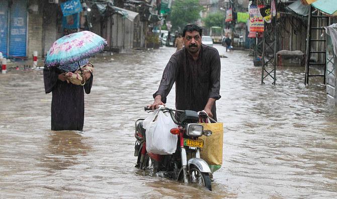 Heavy monsoon rains lash Lahore, roads flooded