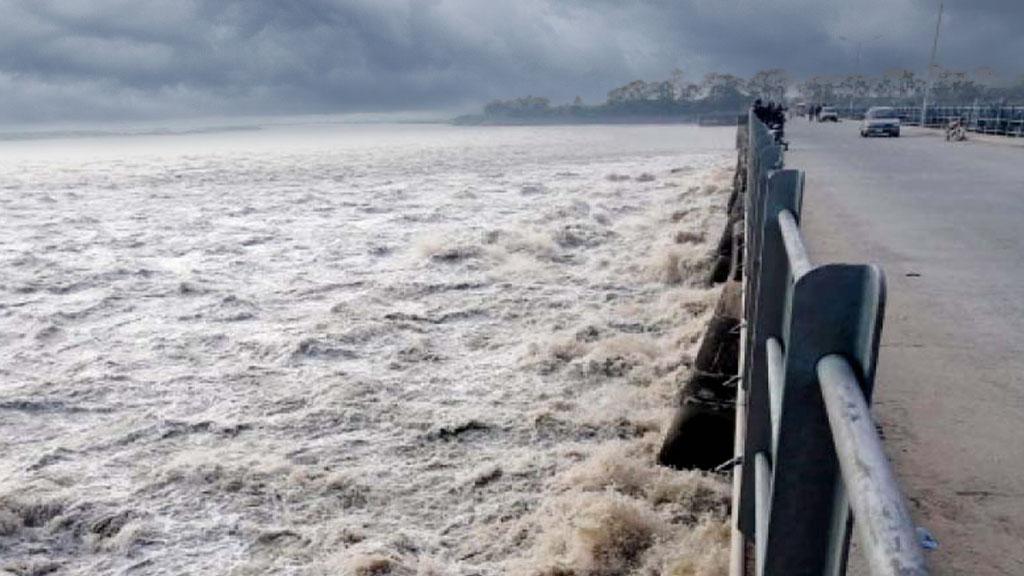 Low-level flooding reported in Chenab and Indus Rivers: FFD