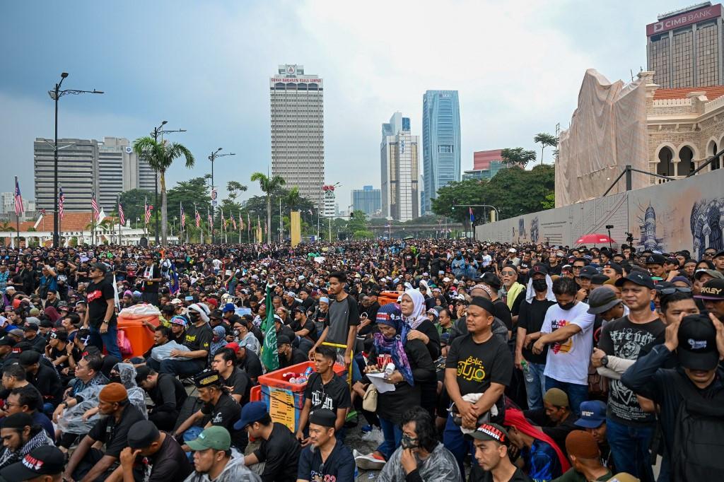 18,000 rally in Kuala Lumpur against PM Anwar Ibrahim