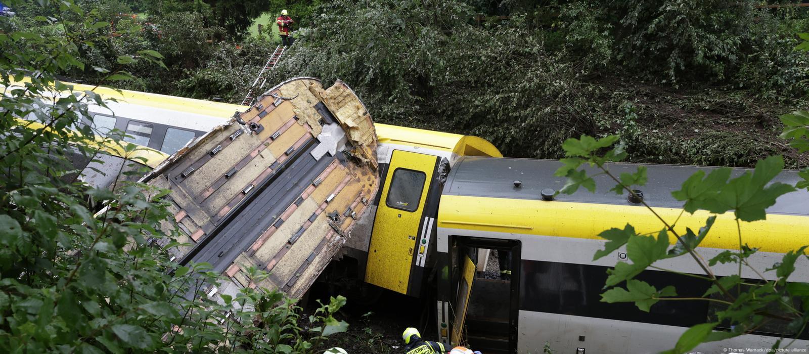 Train derails in southwestern Germany, 3 dead and several injured