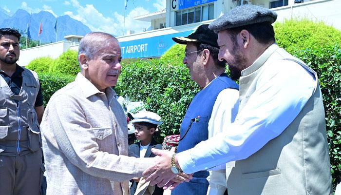 وزیراعظم  حالیہ بارشوں کے باعث  ہونے والے نقصانات کا جائزہ لینے گلگت پہنچ گئے