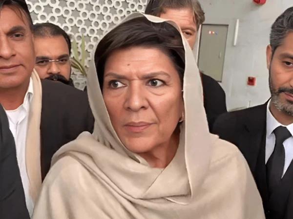 علیمہ خان کا دعویٰ: پولیس والے خود کہہ رہے تھے کہ وہ بانی کے ساتھ ہیں