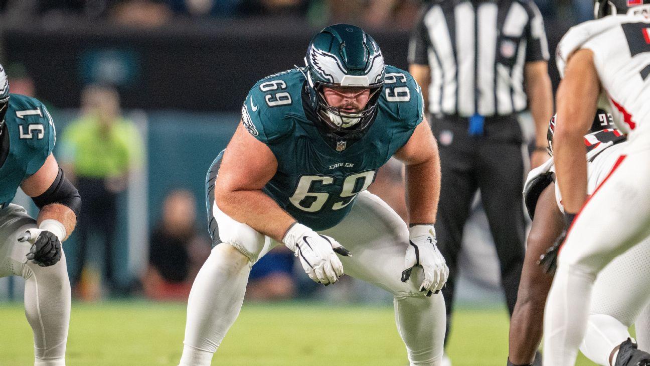 Sources: Eagles eye Dickerson meniscus injury