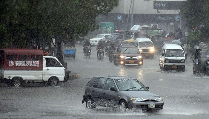 کراچی میں صبح سے اب تک ہونے والی بارش کے اعداد و شمار جاری، مختلف علاقوں میں پانی جمع