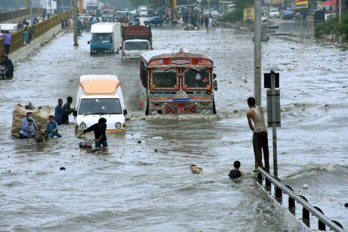 Karachi rain spell intensifies; showers expected this afternoon