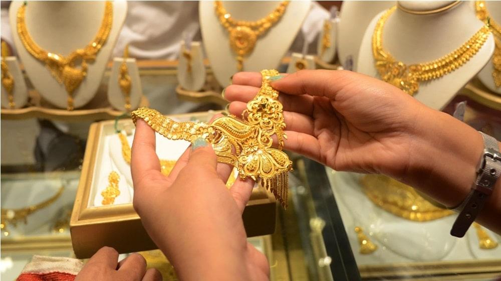 Glitter fades: Gold prices take a dip in Pakistan