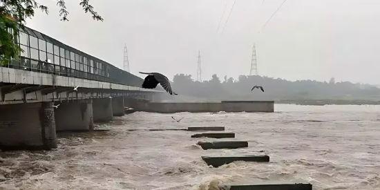 Second major flood wave from India enters Chenab River
