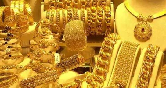 Gold prices hit record highs in global and local markets